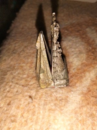 Virgen del Rocío pequeña se abre por mitad. 6'5 cm