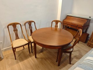 Mesa de comedor redonda de madera