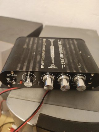Equipo subwoofer con etapa de potencia.