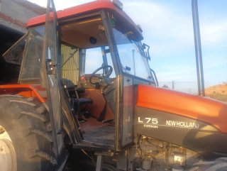 Tractor New Holland L75