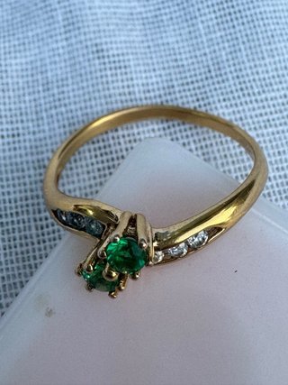 Anillo Vintage Chapado Oro con Piedras Verdes