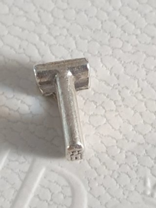 Charm Lettera T Pandora Argento