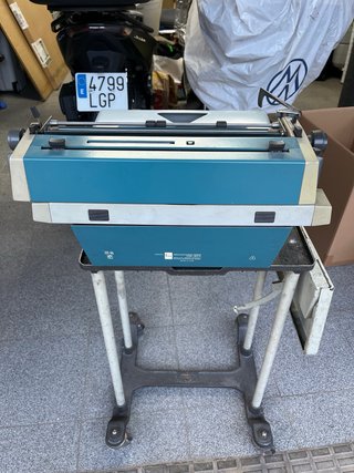 Máquina de escribir Daro-Optima antigua
