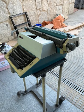 Máquina de escribir Daro-Optima antigua