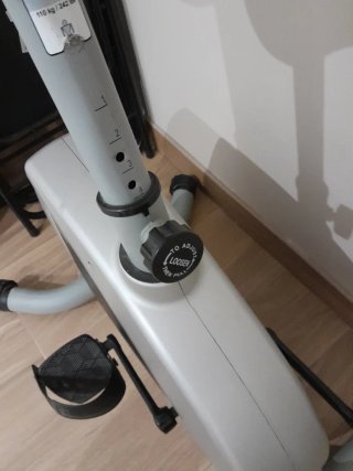 Bicicleta Estática Gris y Negra