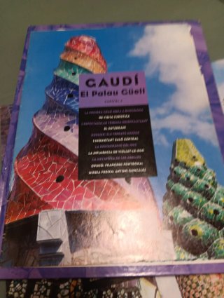 Libro Gaudí.  Más  revistas