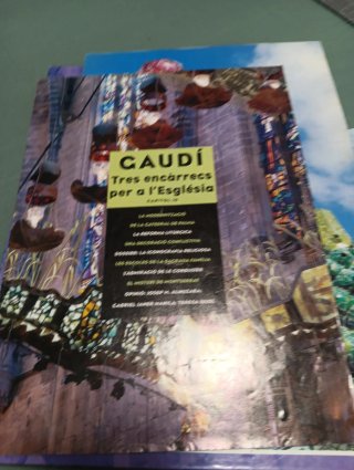 Libro Gaudí.  Más  revistas