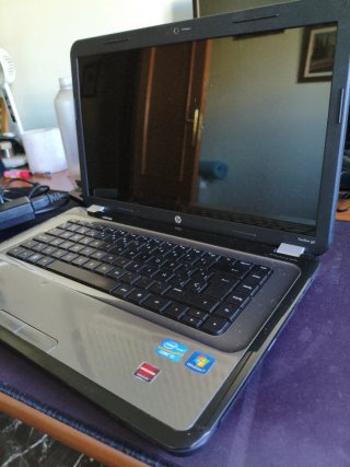 Portátil HP Pavilion g6 Notebook PC. Negro y gris