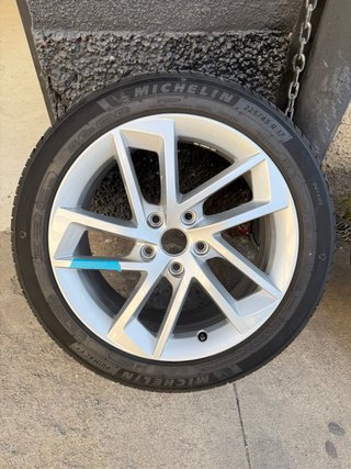 Llantas 17” con neumáticos