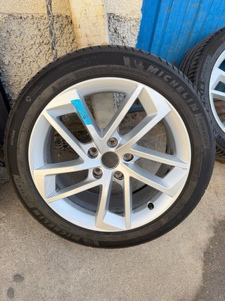 Llantas 17” con neumáticos