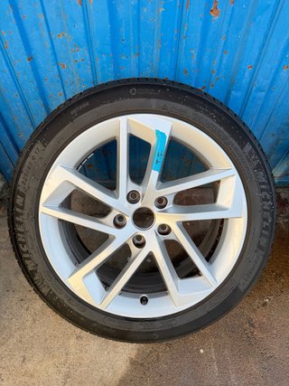 Llantas 17” con neumáticos