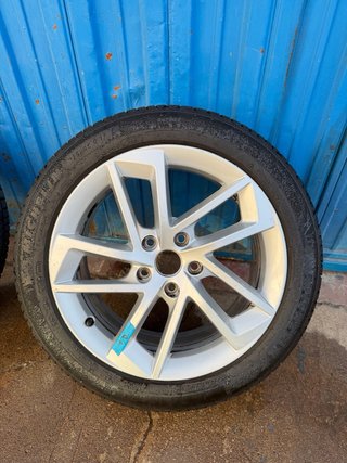 Llantas 17” con neumáticos