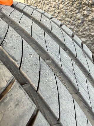 Llantas 17” con neumáticos