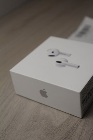 AirPods 4 ANC Apple