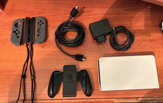Nintendo Switch OLED Bianca e Nera