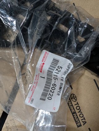 Soporte Parachoques Delantero Toyota 52115-60220
