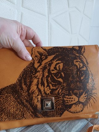 Pochette vintage con stampa tigre