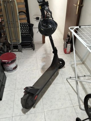Patinete eléctrico como nuevo + accesorios