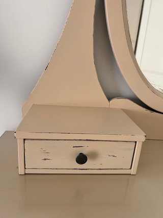 Cómoda tocador pintada en crema con espejo