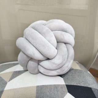 Cojín Nudo Terciopelo Gris