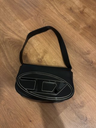 Bolso Negro Diesel con Logo D Grande