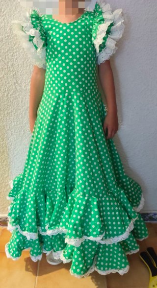 Traje de flamenca hecho a mano niña 7 años.