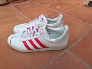 Adidas Gazelle Talla 44 Blancas y Rojas