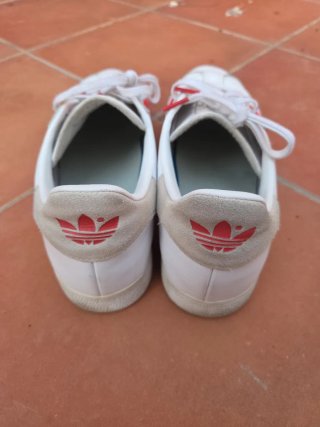 Adidas Gazelle Talla 44 Blancas y Rojas