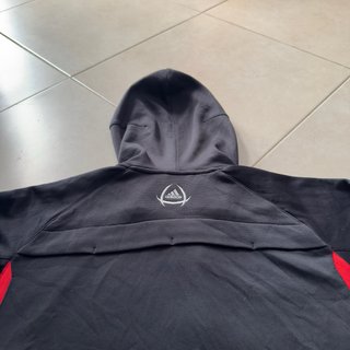 Chaqueta Adidas Negra y Roja con Capucha
