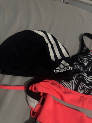 Lote verano: 5 bikinis + gorro Adidas