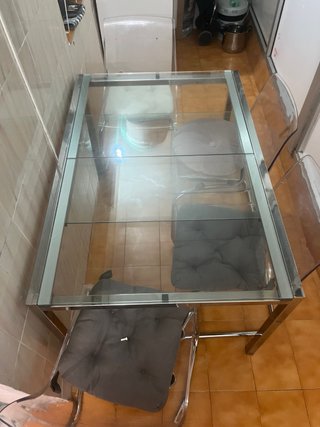 Mesa Comedor Cristal y Metal con 4 sillas