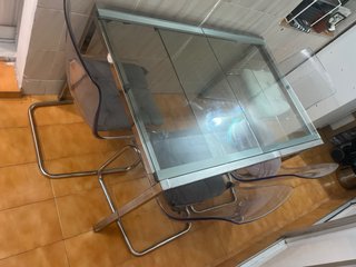 Mesa Comedor Cristal y Metal con 4 sillas
