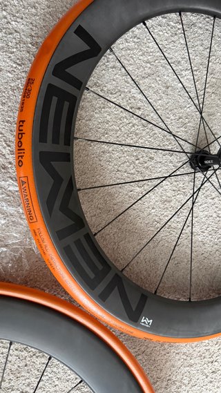 Ruedas Newmen Carbono Tubeless streem S.60/S.66 28