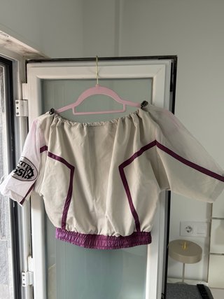 Top Grimey corto blanco y morado