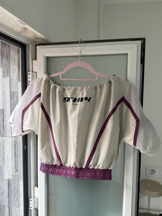 Top Grimey corto blanco y morado