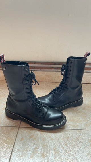 Botas Mustang tipo Dr. Martens
