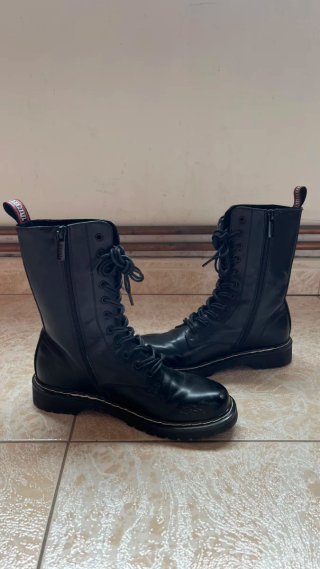 Botas Mustang tipo Dr. Martens