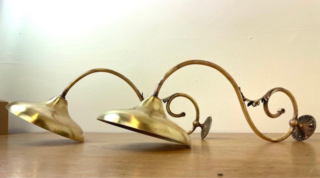 Aplique Modernista estilo farol de latón