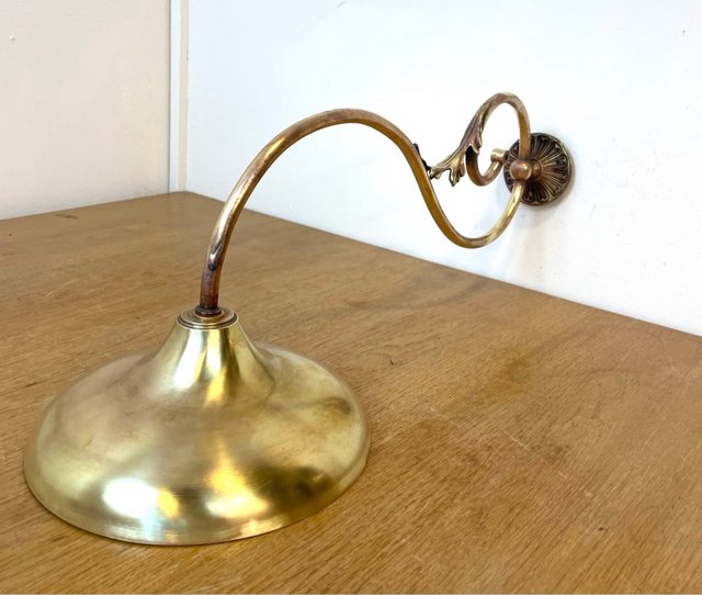 Aplique Modernista estilo farol de latón