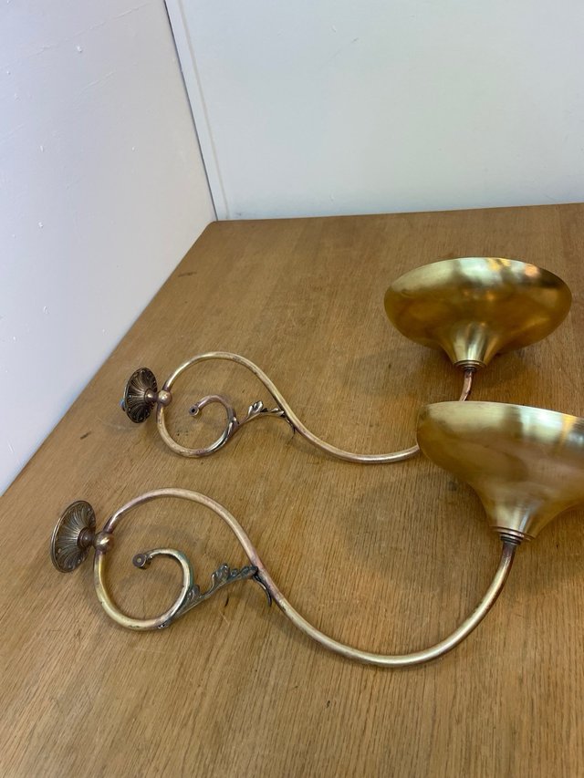 Aplique Modernista estilo farol de latón