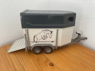Remolque caballo gris
