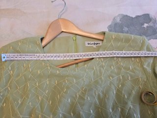 Vestido de encaje con abrigo de gasa