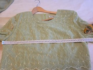 Vestido de encaje con abrigo de gasa