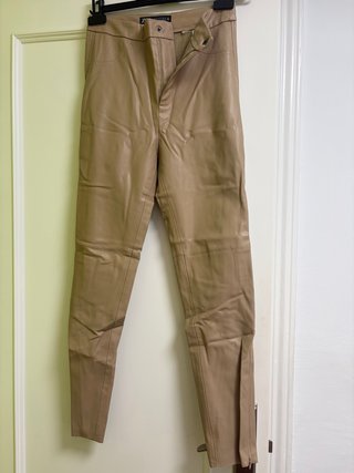 Pantalón polipiel Zara Talla XS