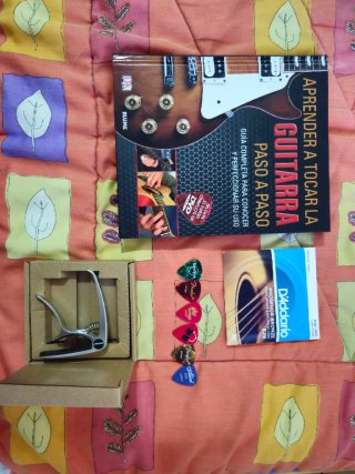 Guitarra Acústica Rochester Negra + Accesorios
