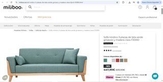 Divano di design grigio verdastro. Tela e legno.