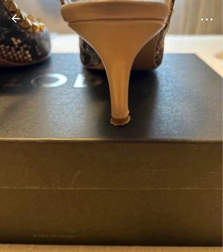 Zapatos de tacón Lodi con tachuelas