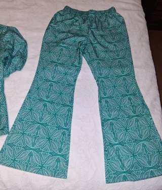 Conjunto pantalón y blusa estampado
