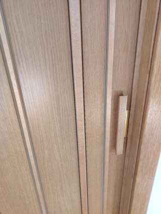 Puerta corredera de madera