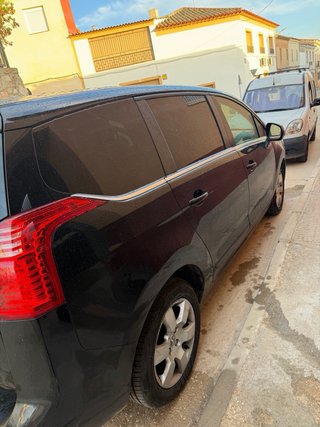 Peugeot 5008 2012